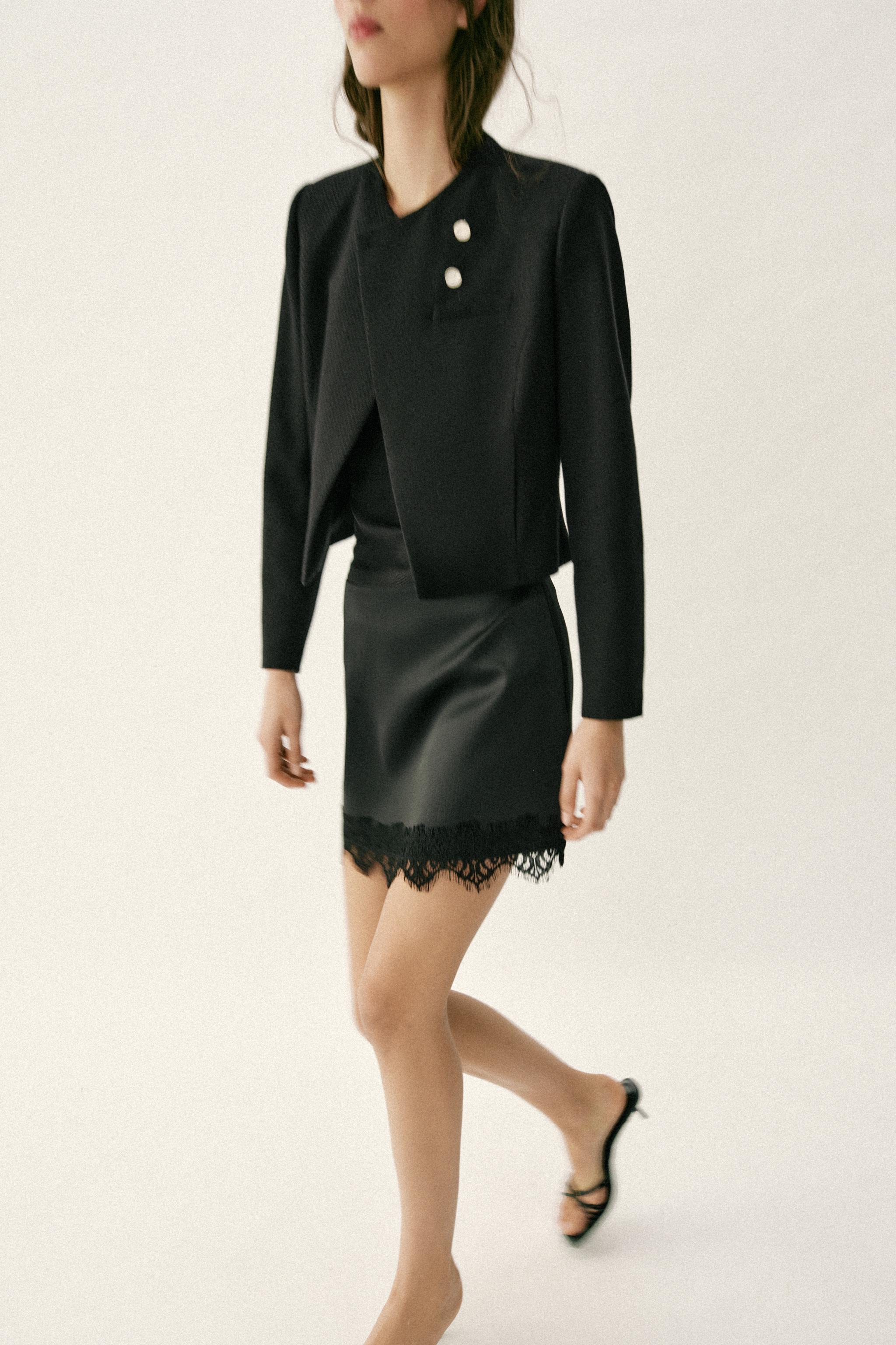 LACE HEM SKORT